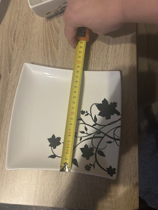 Piekny ceramiczny serwis obiadowy