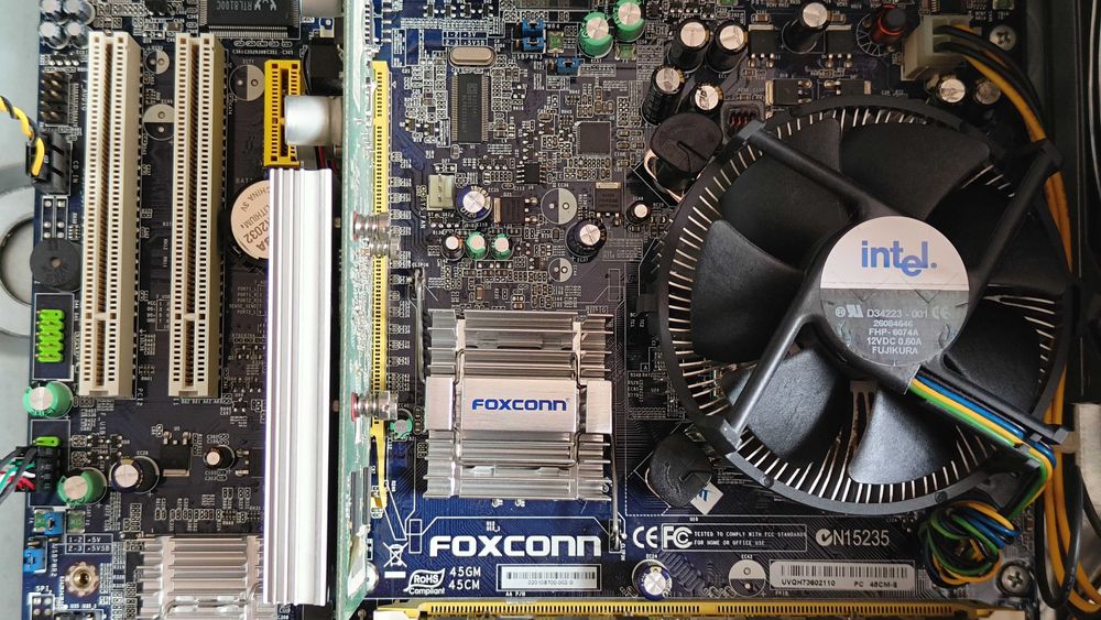 Pentium E2160+Foxconn 45CM-S, s775+GeForce 8400 GS+Samsung 19”