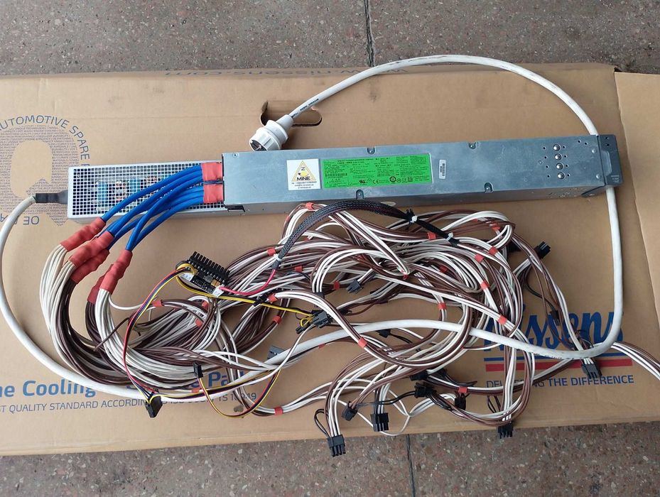 Серверний блок живлення.