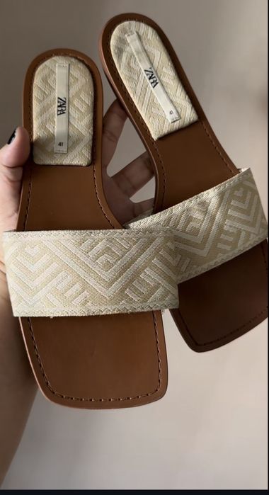 Шлопанці мюлі ZARA