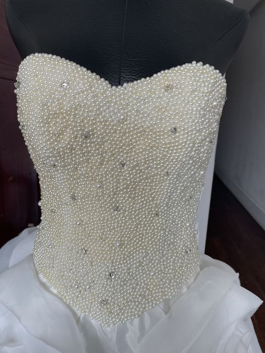 Vestido de noiva com corpete de perolas