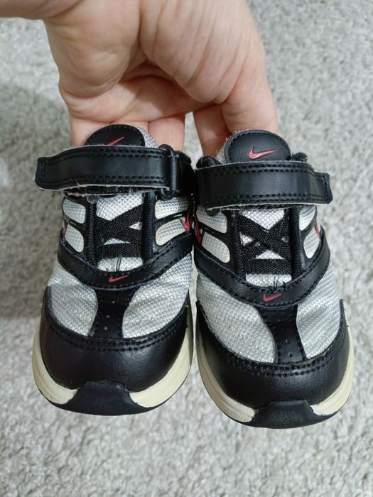 Buty sportowe dla chłopca rozmiar 22,5