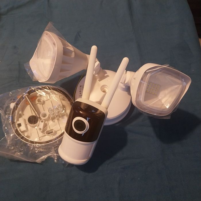 Kamera zewnętrzna WiFi z naświetlaczem IEGEEK