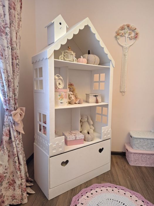 Ляльковий будиночок  для дитячої кімнати.