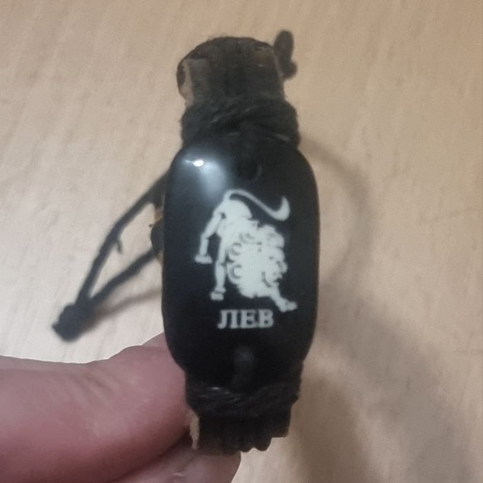Шкіряний браслет лев