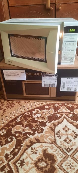 Мікрохвильова піч LG MB-3949W