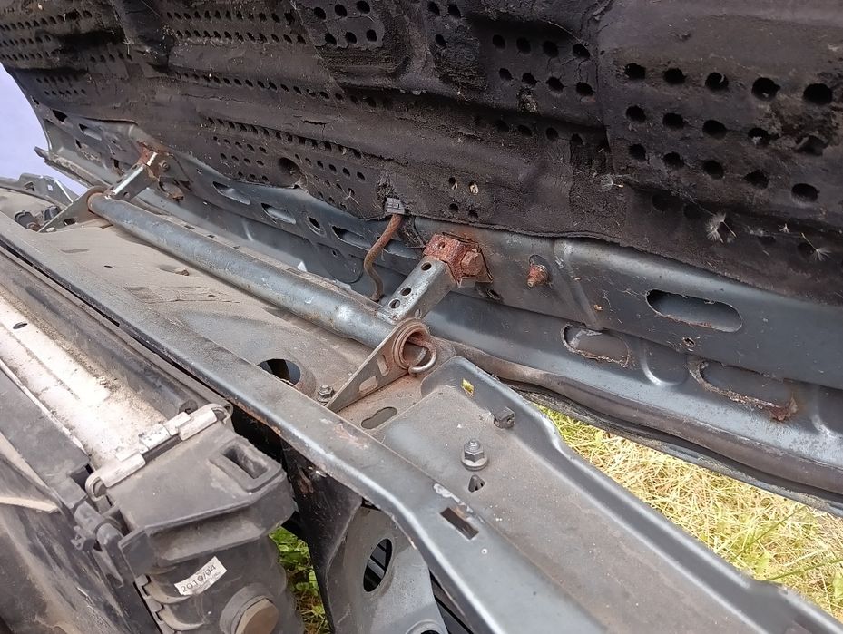 BMW 5 E34 maska pokrywa silnika przód zderzak 535i m30b35 manual