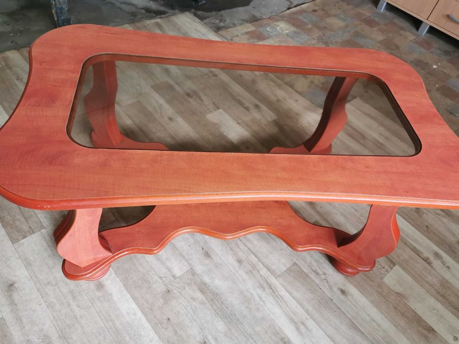 Stolik kawowy z szybą