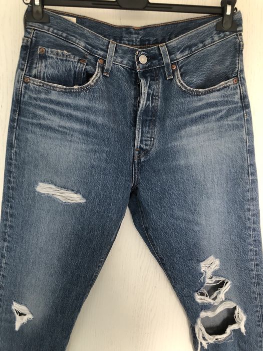 Spodnie jeansowe z przetarciami levis damskie