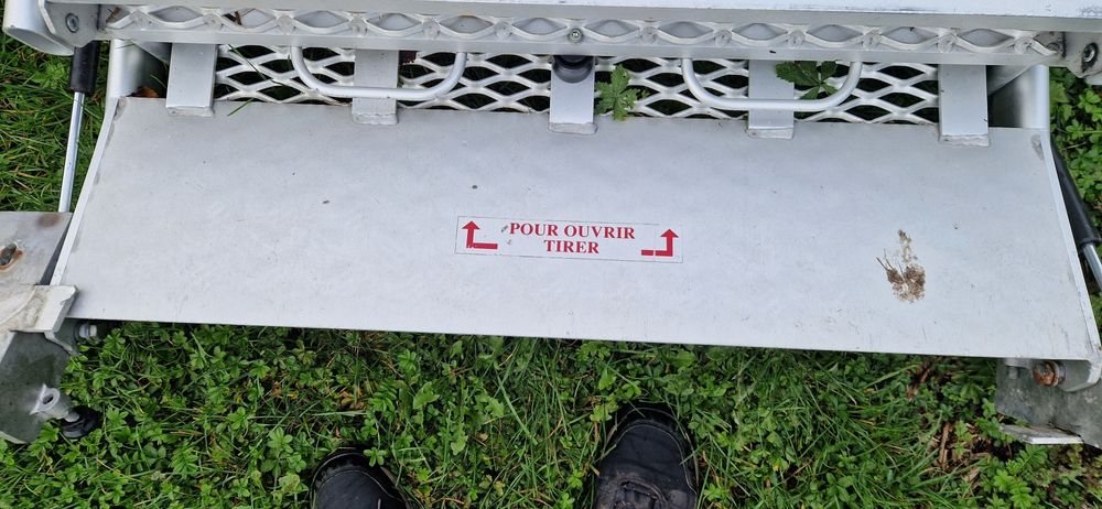 Rampa wjazdowa dla niepełnosprawnych  do samochodu