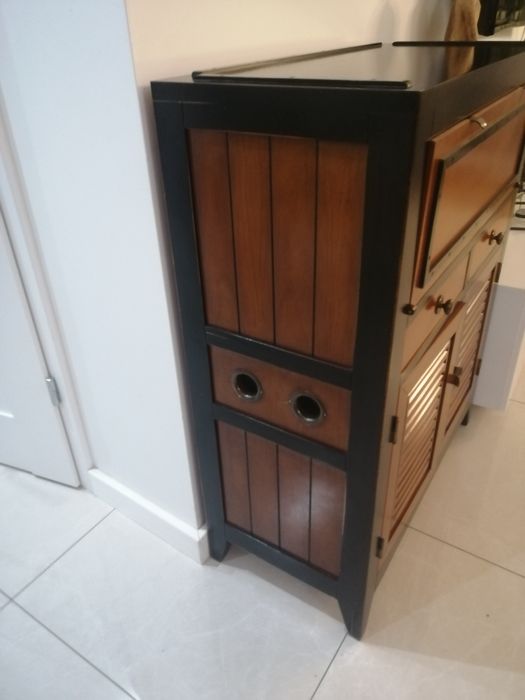 Komoda, Konsola Cape Code w kolorze czarnym