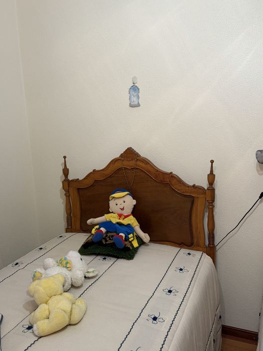 Cama individual.