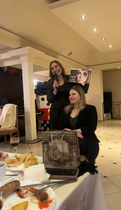 Ведуча ваших заходів (в наявності апаратура для проведення свята)