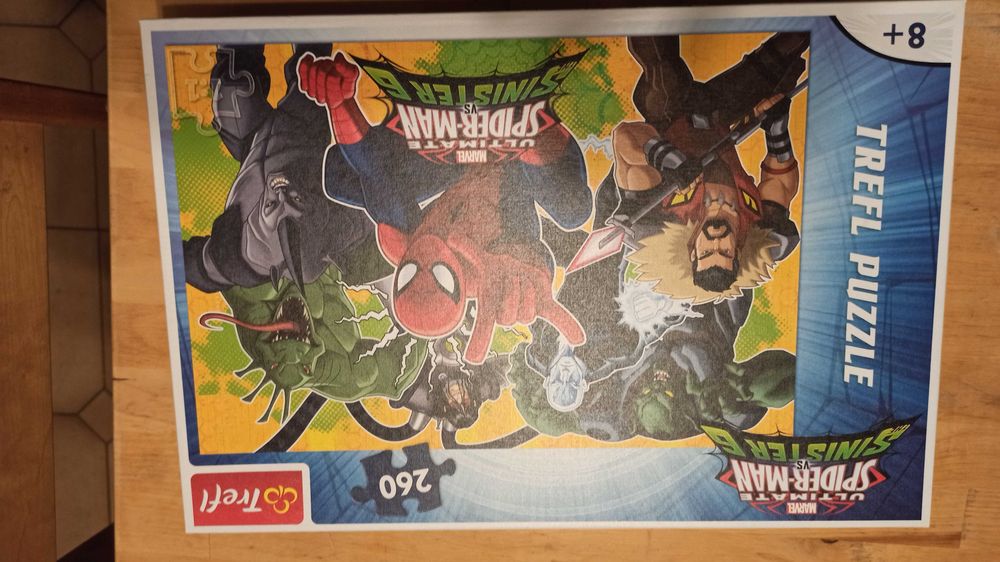 Puzzle - zestaw trzech puzzli.