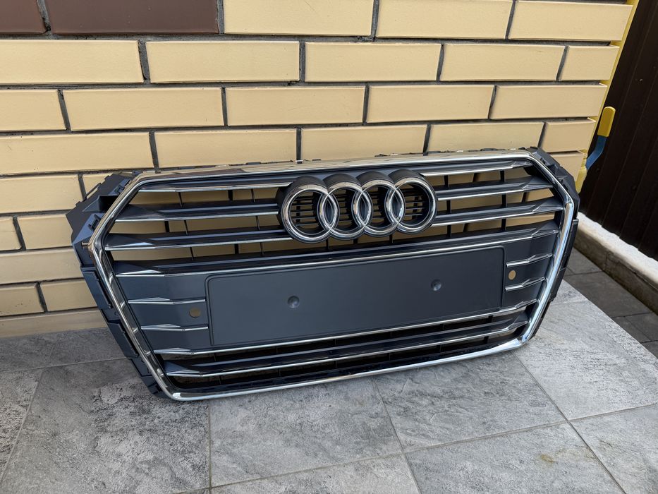 Решітка радіатора Audi A4 B9