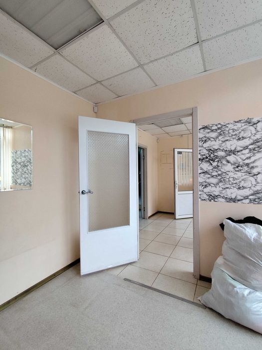 Продам окрему будівлю на просп. Тракторобудівників, 107г, м. Харків