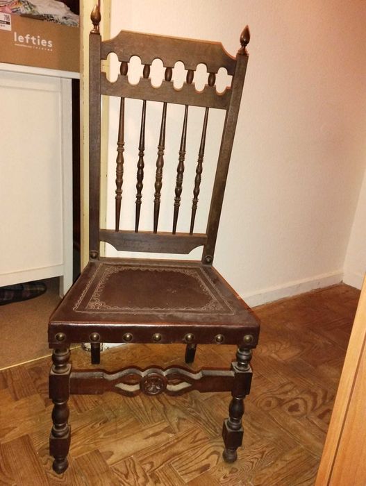 Cadeira de Couro (5€)