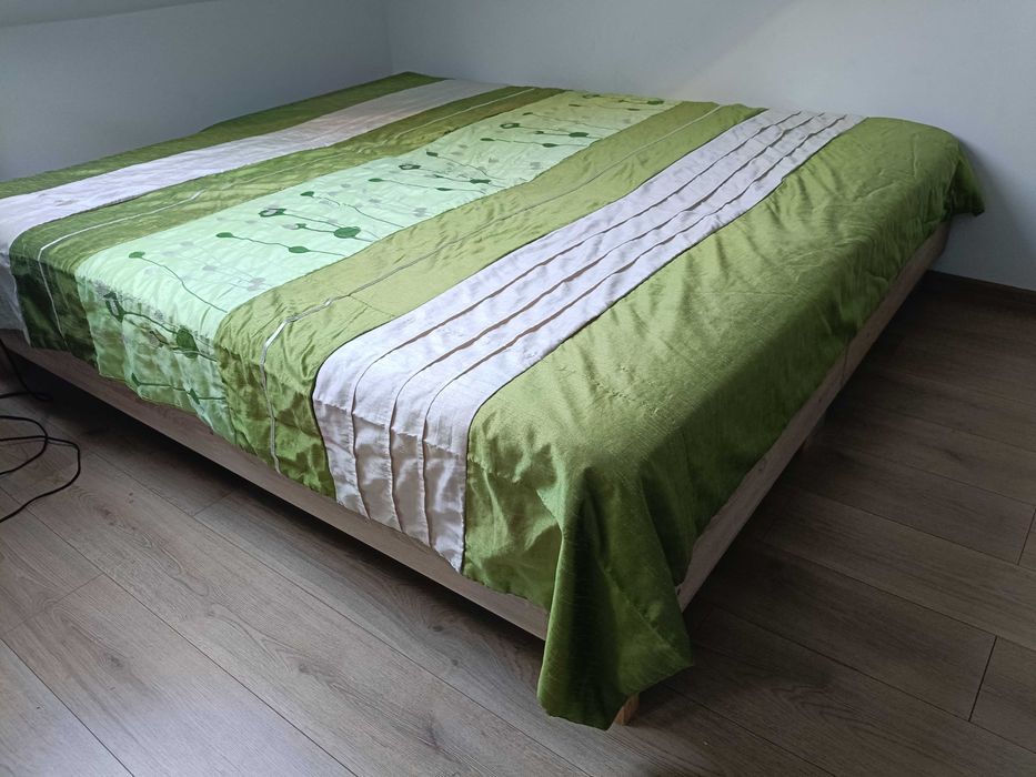Łóżko sypialniane 180x200 kompletne z stelażem i materacem