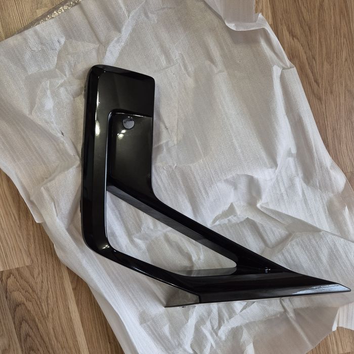 Продам накладку для бампера передняя правая Бмв Х3 Х4 8082768.