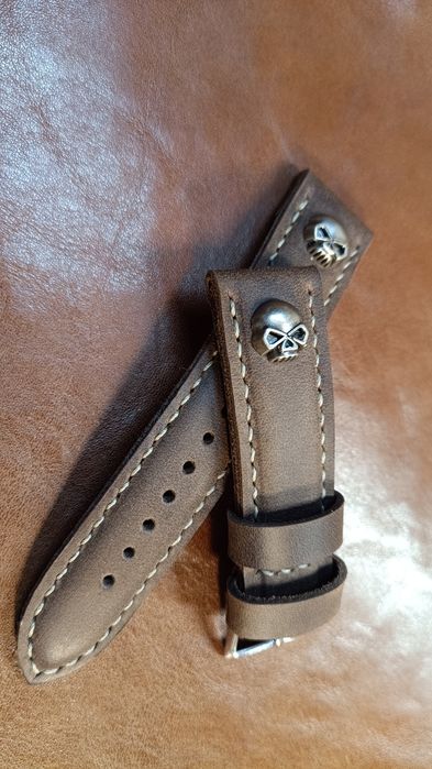 Кожаный ремешок для часов.Ручная работа.
