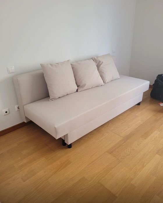 Sofá Cama IKEA em excelente estado com três almofadas