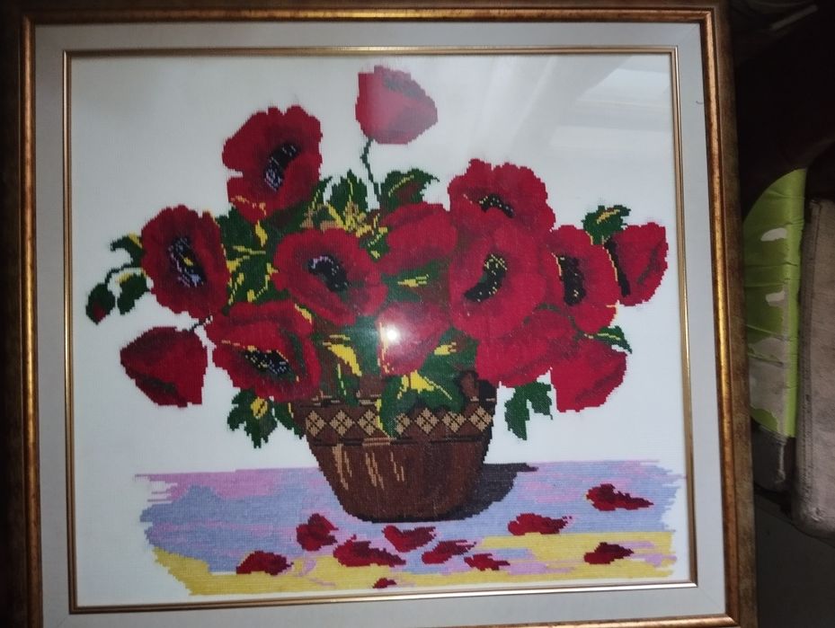 Картина вишита саморуч «Маки»