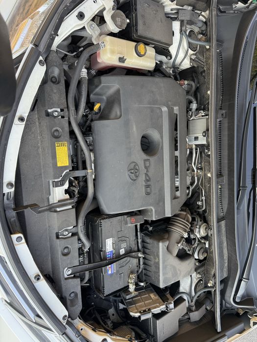 Автомобіль Toyota RAW 4