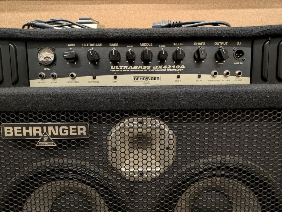 Amplificador de Baixo BEHRINGER BX4210A 2x10" + 1" 450W