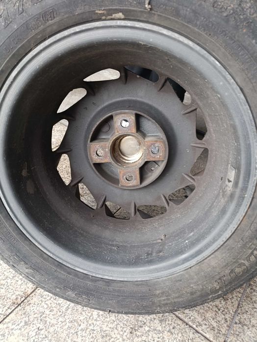 Pneus com jantes semi novos