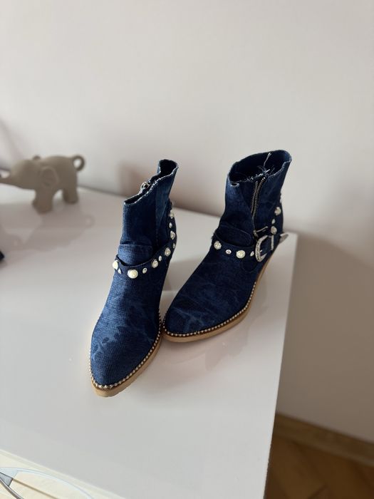 Взуття козаки нові