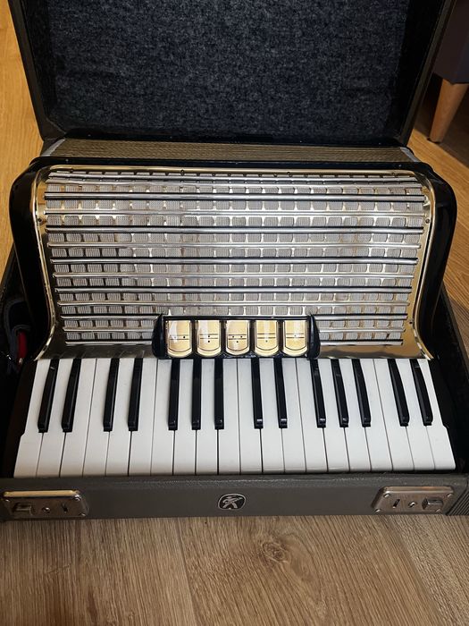 akordeon hohner concerto III 72 basy