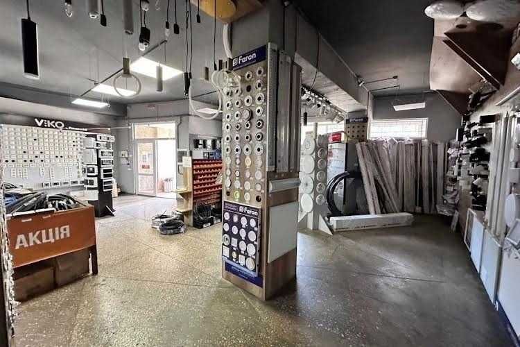 Продам комерцiйне примiщення(фасад) по вул.Любецька 40 А