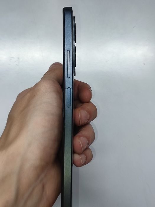Телефон Redmi Note 12