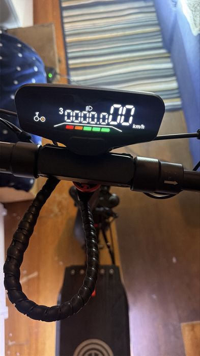 Vendo trotinete elétrica  UrbanGlide E-Crods Pro Lite 2 (ref. E-CRODS PRO LITE 2), 48V/ 10.4Ah, motor 500W nominal/48V.
