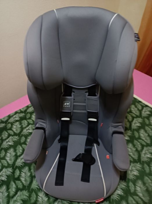 cadeira automóvel  praticamente nova