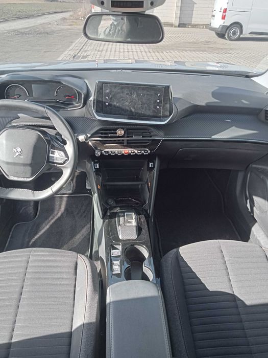 Peugeot 2008 automat 130 km tablet ledy piękne się prezentuje
