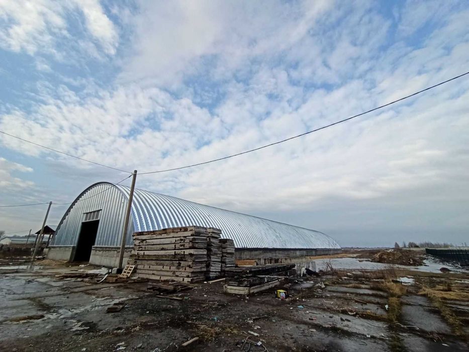 Продам новый склад 2000 м2. с участком. Торг.