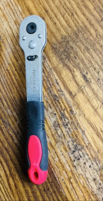 Зручна компактна трещотка 1/4 tousen нова