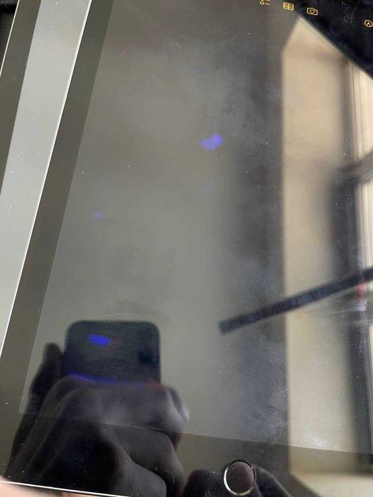 iPad 6 32gb працює