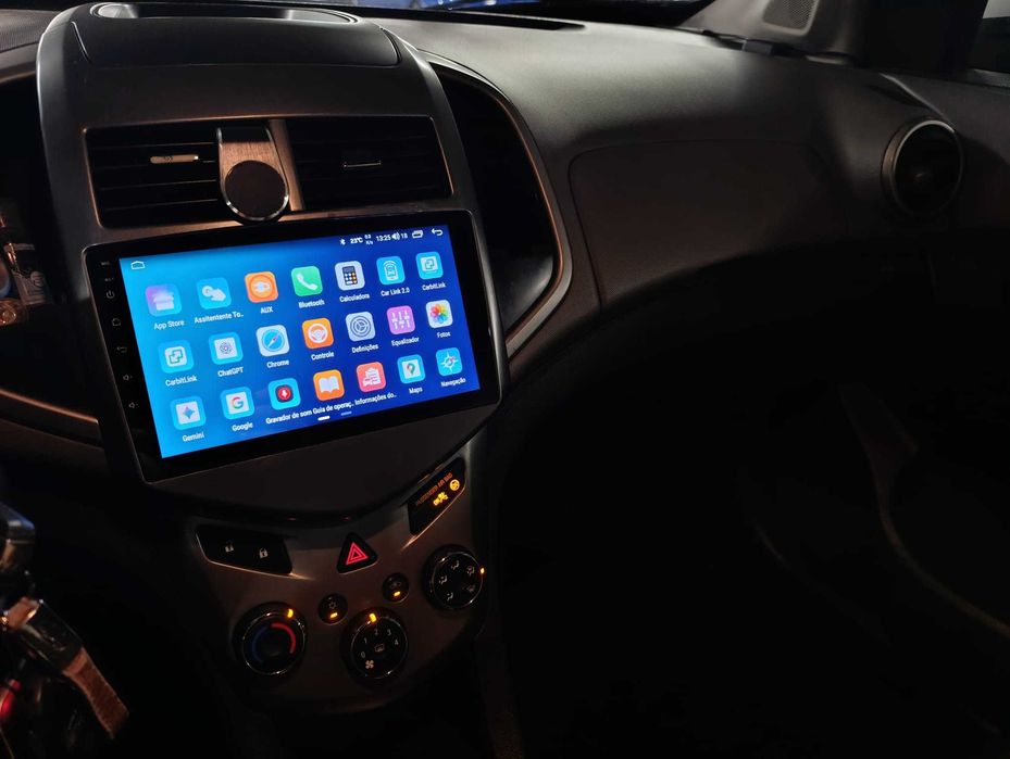 Chevrolet AVEO 1.3 Diesel 2013 com LCD screen