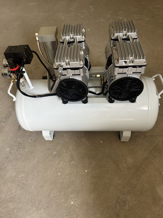 Продам медичний , стоматологічний компресор з осушовичом.