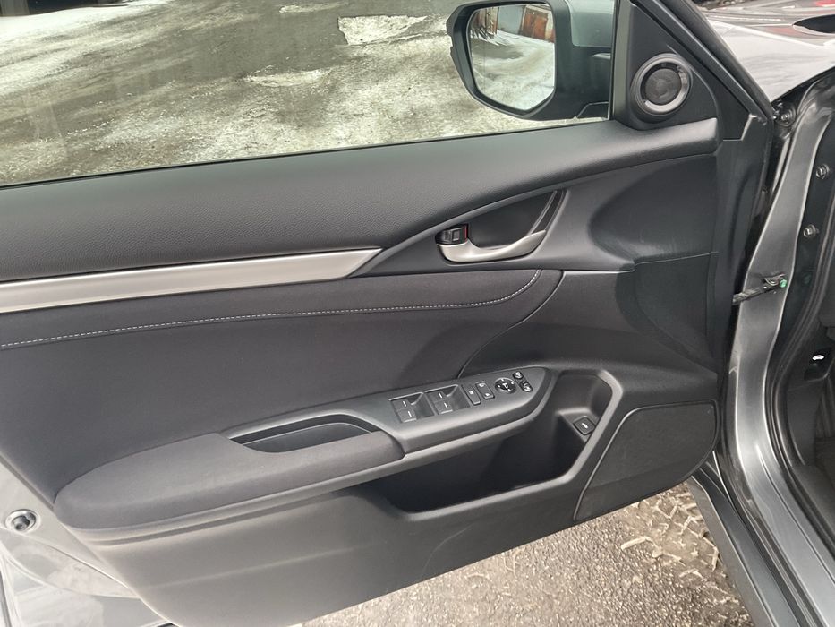 Продам Honda Civik 10 покоління - 1.6 L  i -VTEC MT 125 к с