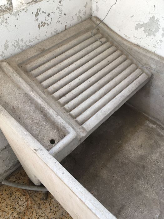 Tanque de lavar a roupa em betão