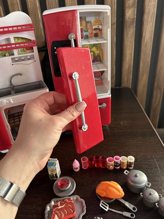 Дитяча кухня  3+ червоного кольору