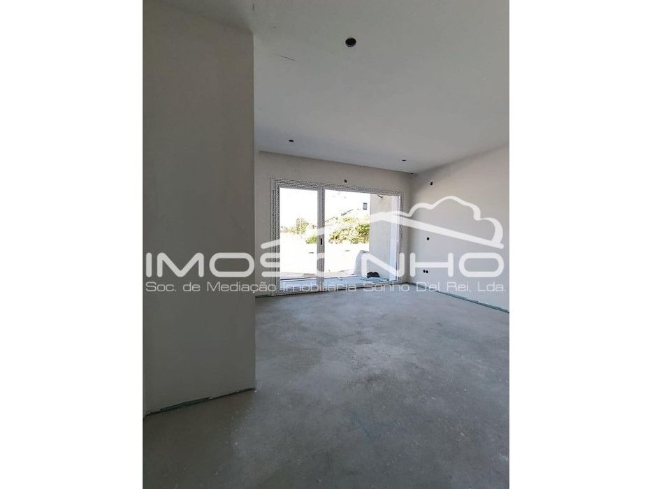 Moradia T3 de linhas modernas