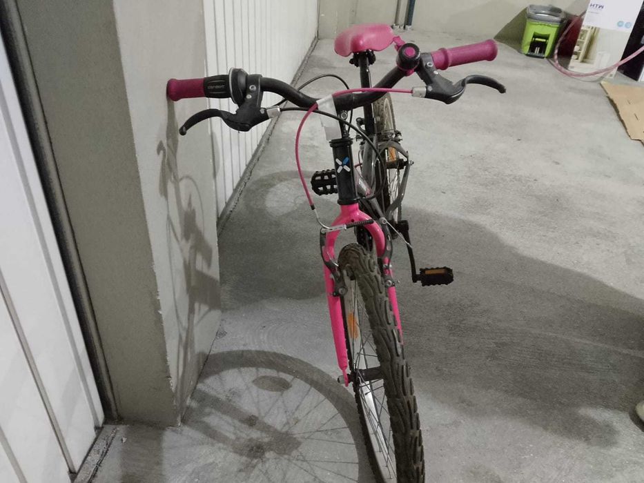 Bicicleta para menina B-Twin 24", preto e cor-de-rosa com mudanças