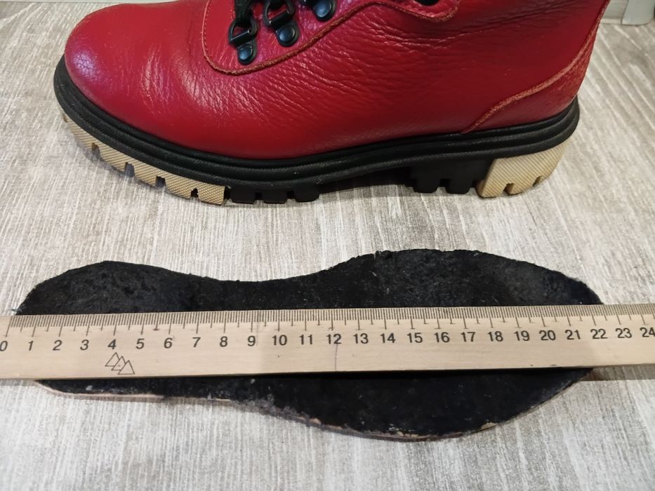 Черевики чоботи ботинки