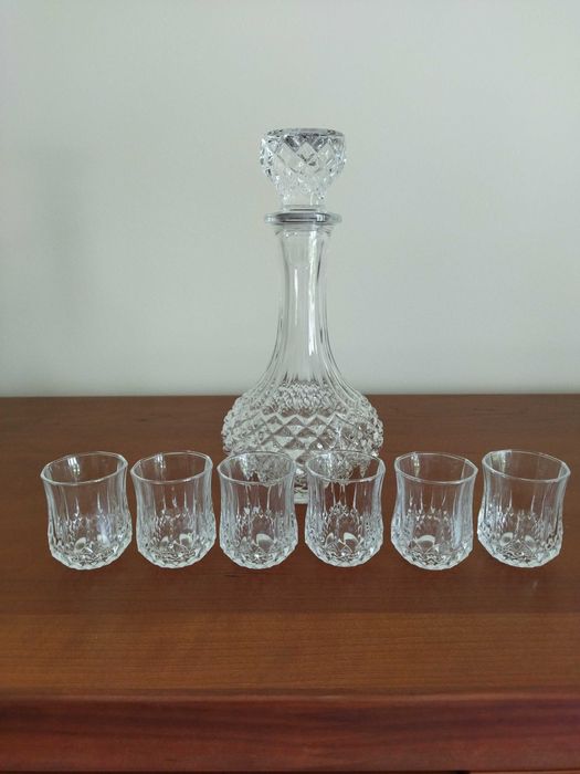 Garrafa de licor e 6 copos, da Cristal d'Arques