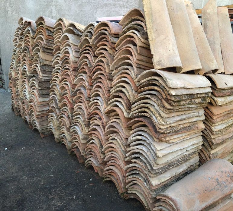 Telhas rústicas de canudo regionais lavadas com máquina de pressão