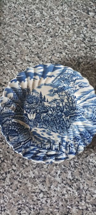 Vendo 5 pratos de coleção antigos Ingleses